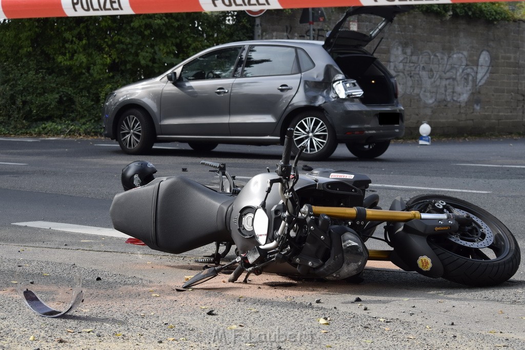 Schwerer Krad PKW Unfall Koeln Muelheim Am Springborn Cottbuserstr P020.JPG - Miklos Laubert